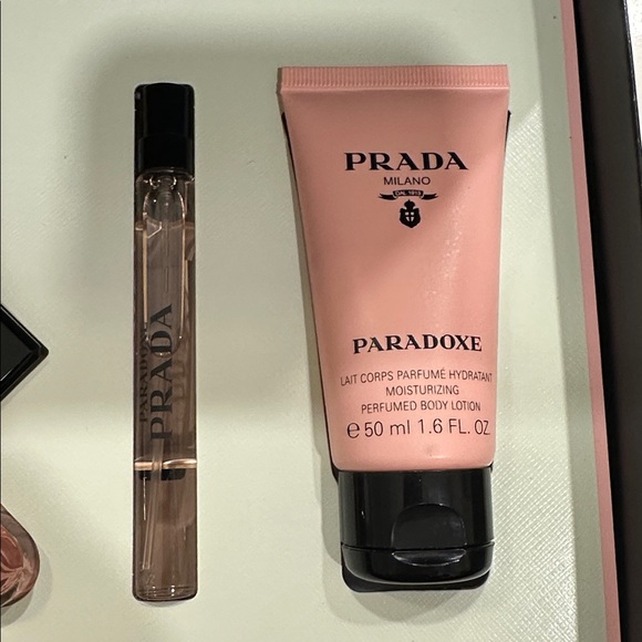 PRADA PERFUME GIFT BOX SET - Picture 5 of 8